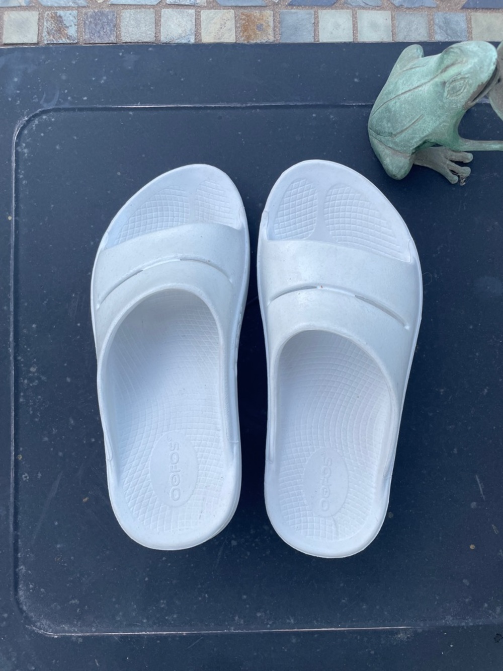OOFOS White Women’s Slide Sandals - Picture 2 of 3
